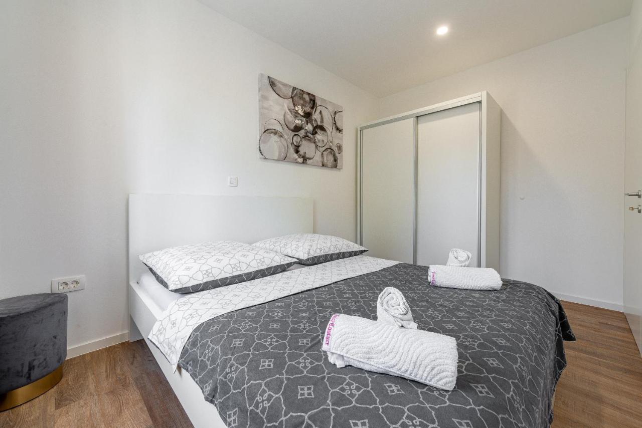 Apartments Luka & Lorena Galovac  المظهر الخارجي الصورة