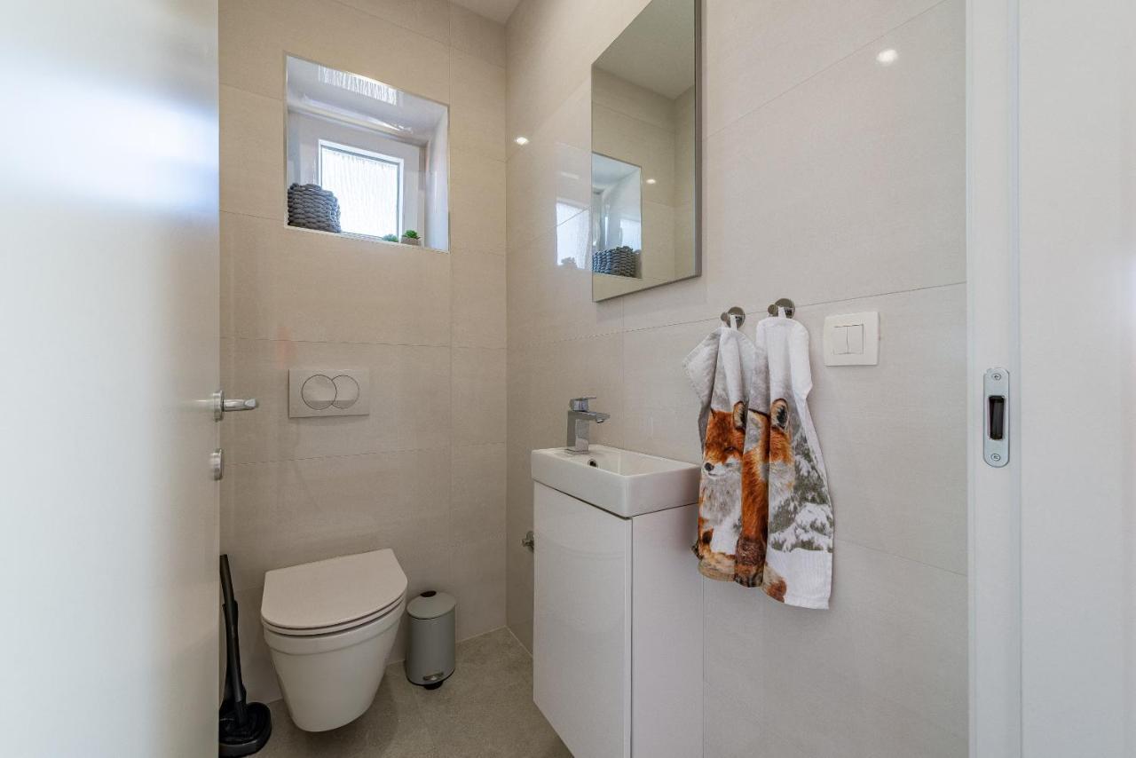 Apartments Luka & Lorena Galovac  المظهر الخارجي الصورة
